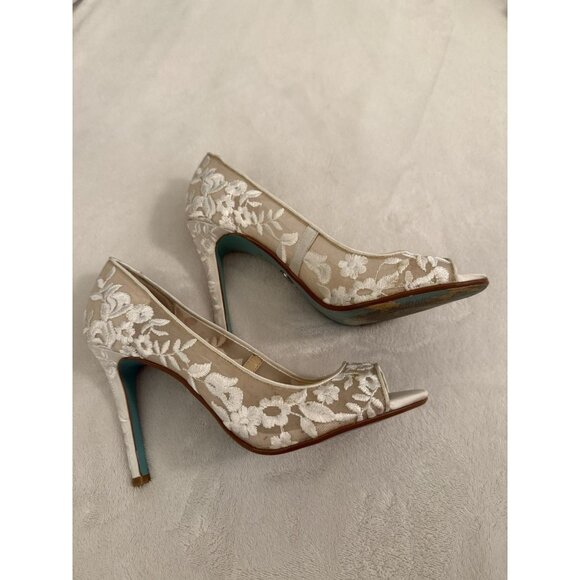 Betsey Johnson Adley Embroidered Evening Bridal Wedding Pumps Size 7.5 Ivory - Picture 4 of 16